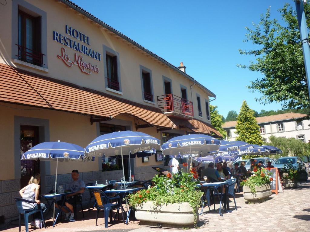 Les Negociants Pontgibaud Exterior foto
